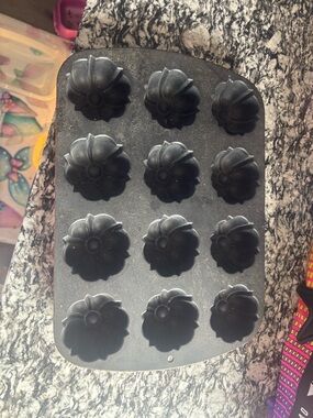 Black Floral Silicone Muffin Pan by Unbranded